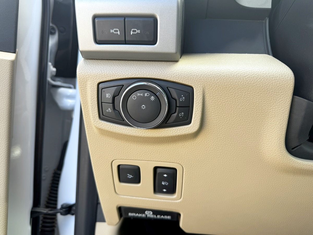 Ford F-250 SD Lariat Crew Cab Short Bed 4WD 2019 Ford F-250 SD Lariat Crew Cab Short Bed 4WD 2019