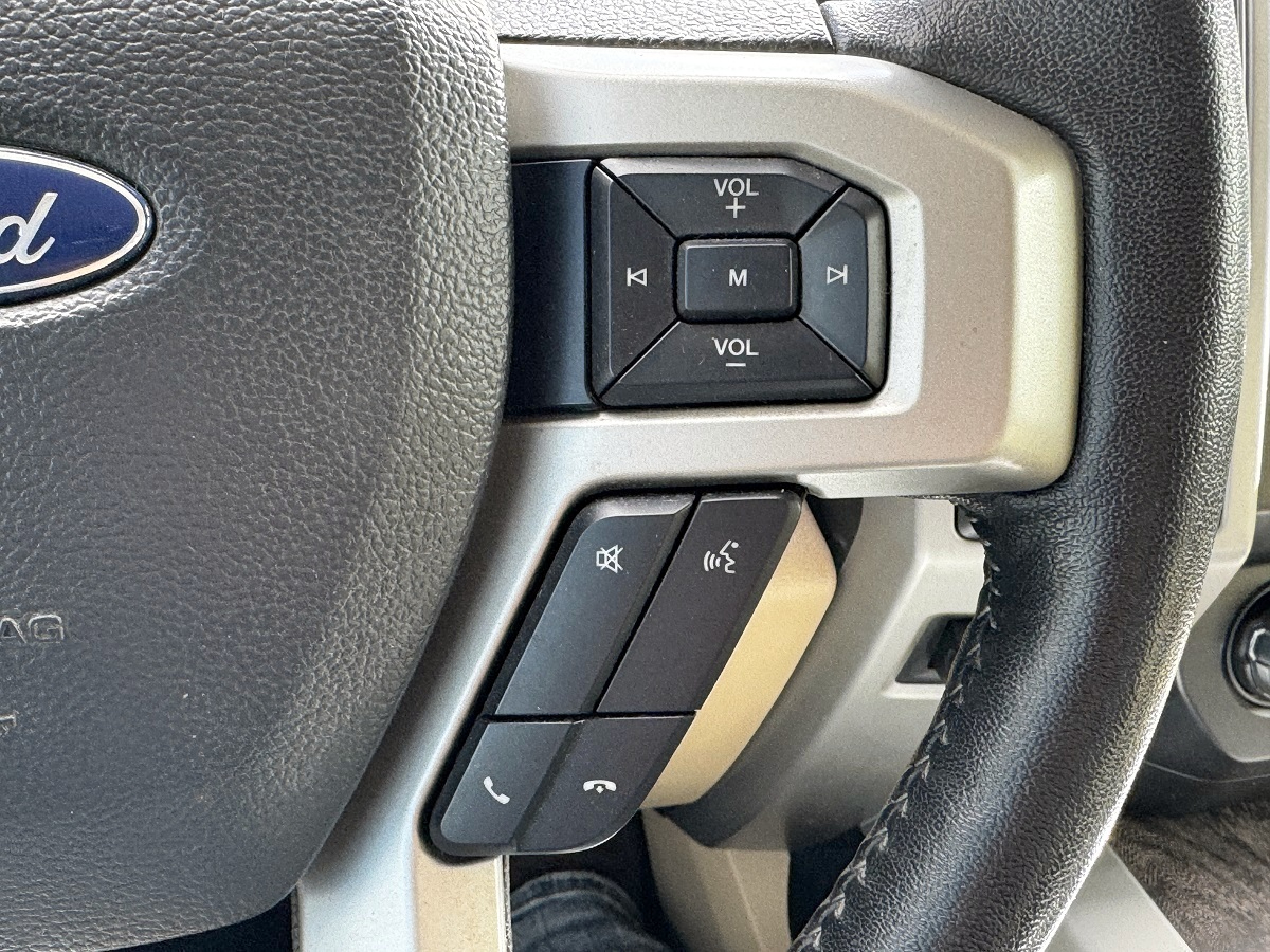 Ford F-250 SD Lariat Crew Cab Short Bed 4WD 2019 Ford F-250 SD Lariat Crew Cab Short Bed 4WD 2019