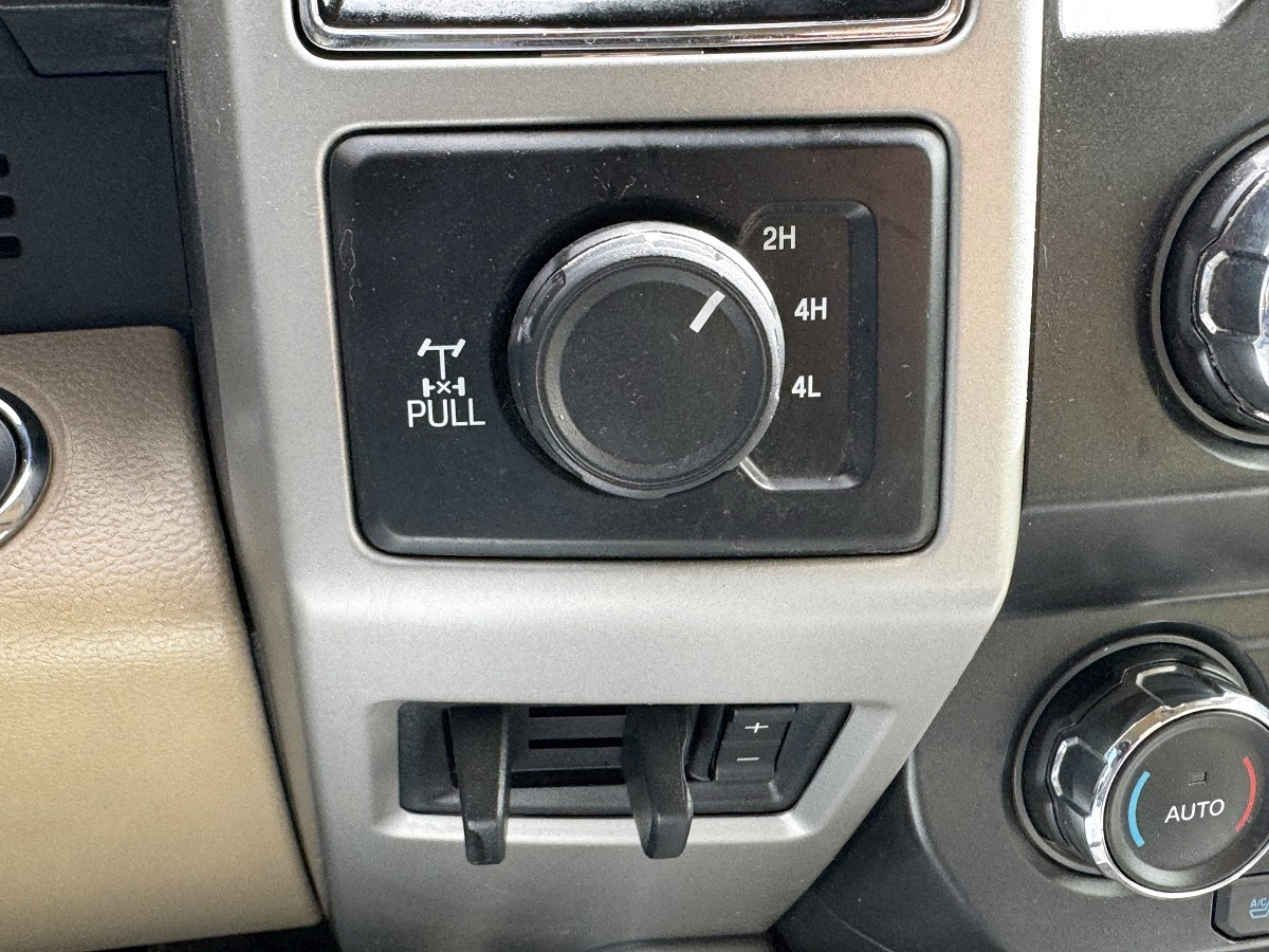 Ford F-250 SD Lariat Crew Cab Short Bed 4WD 2019 Ford F-250 SD Lariat Crew Cab Short Bed 4WD 2019