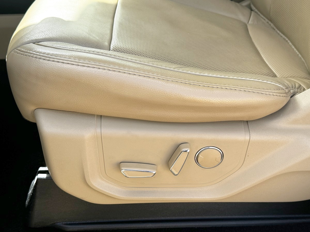 Ford F-250 SD Lariat Crew Cab Short Bed 4WD 2019 Ford F-250 SD Lariat Crew Cab Short Bed 4WD 2019