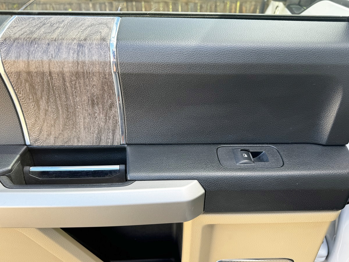 Ford F-250 SD Lariat Crew Cab Short Bed 4WD 2019 Ford F-250 SD Lariat Crew Cab Short Bed 4WD 2019