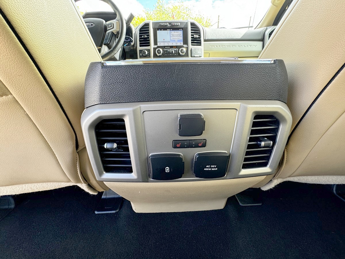 Ford F-250 SD Lariat Crew Cab Short Bed 4WD 2019 Ford F-250 SD Lariat Crew Cab Short Bed 4WD 2019