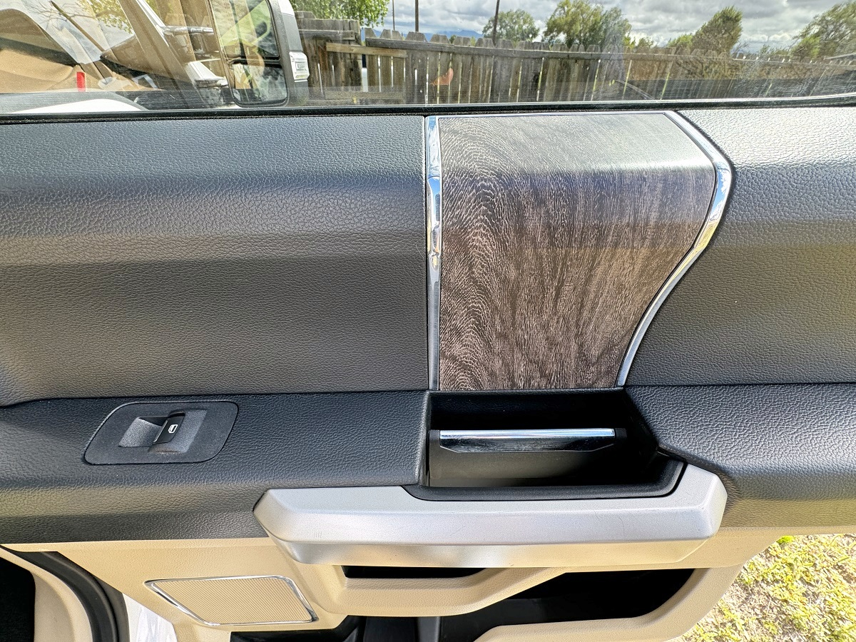 Ford F-250 SD Lariat Crew Cab Short Bed 4WD 2019 Ford F-250 SD Lariat Crew Cab Short Bed 4WD 2019