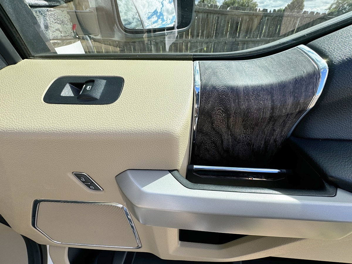 Ford F-250 SD Lariat Crew Cab Short Bed 4WD 2019 Ford F-250 SD Lariat Crew Cab Short Bed 4WD 2019