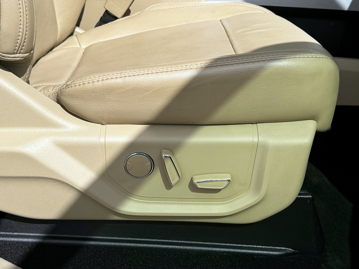 Ford F-250 SD Lariat Crew Cab Short Bed 4WD 2019 Ford F-250 SD Lariat Crew Cab Short Bed 4WD 2019