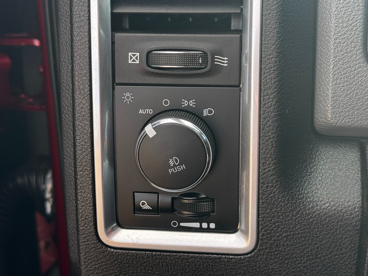 RAM 1500 SLT Crew Cab 4WD SWB 2018 RAM 1500 SLT Crew Cab 4WD SWB 2018