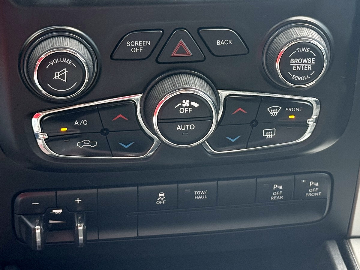 RAM 1500 SLT Crew Cab 4WD SWB 2018 RAM 1500 SLT Crew Cab 4WD SWB 2018