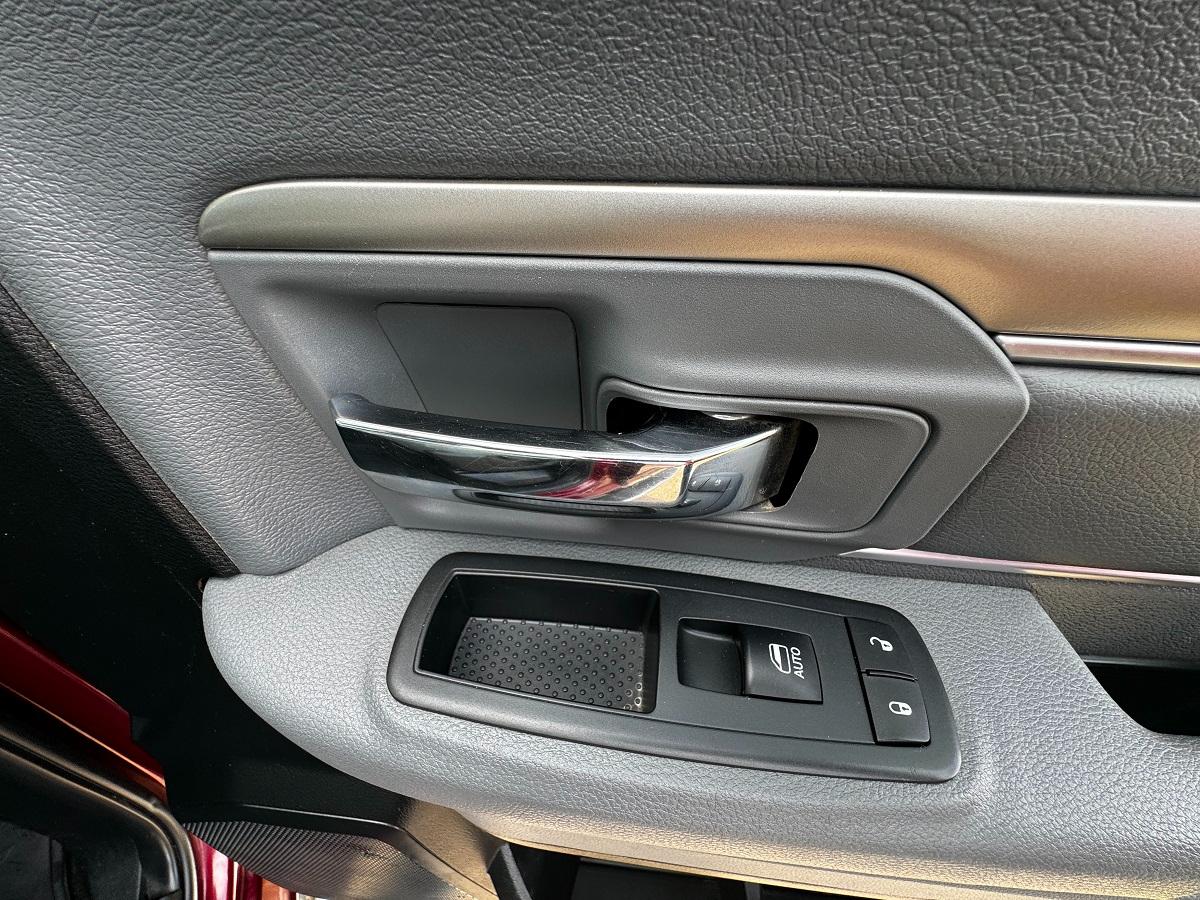 RAM 1500 SLT Quad Cab 4WD 2018