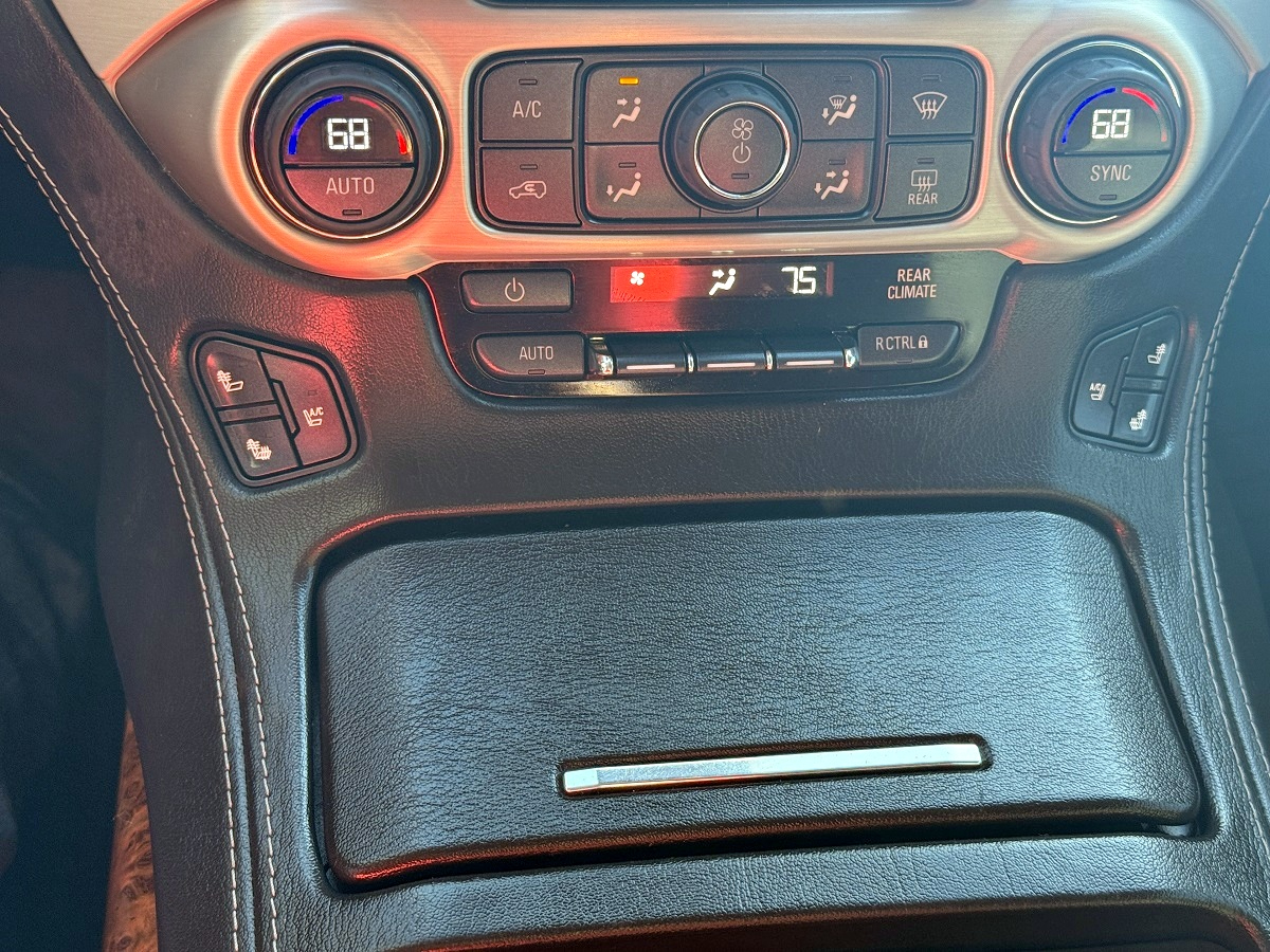 GMC Yukon Denali 4WD 2016 GMC Yukon Denali 4WD 2016
