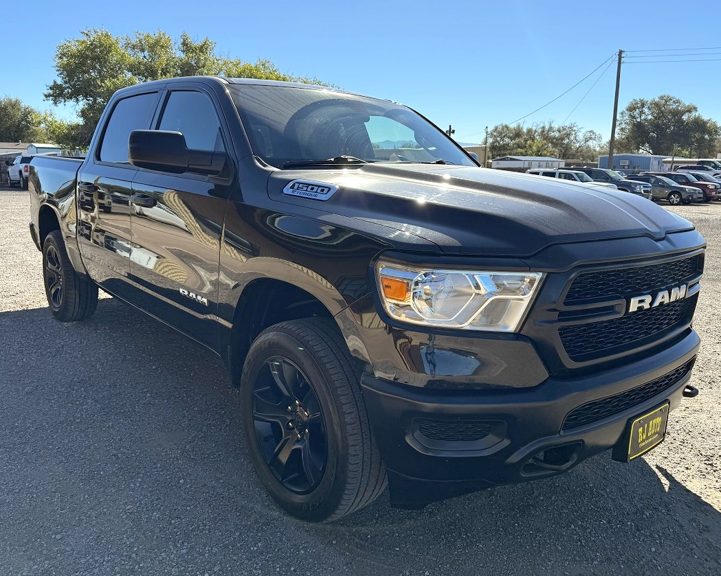 RAM 1500 Tradesman Crew Cab SB 4WD 2022 RAM 1500 Tradesman Crew Cab SB 4WD 2022