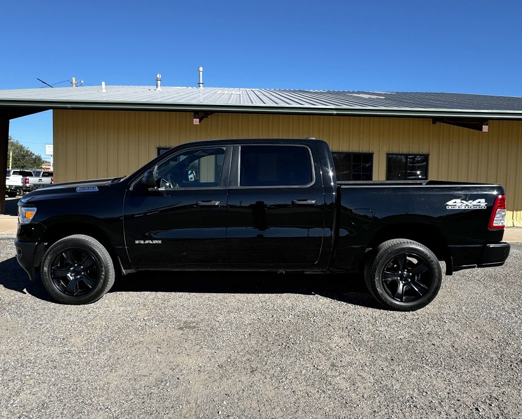 RAM 1500 Tradesman Crew Cab SB 4WD 2022 RAM 1500 Tradesman Crew Cab SB 4WD 2022