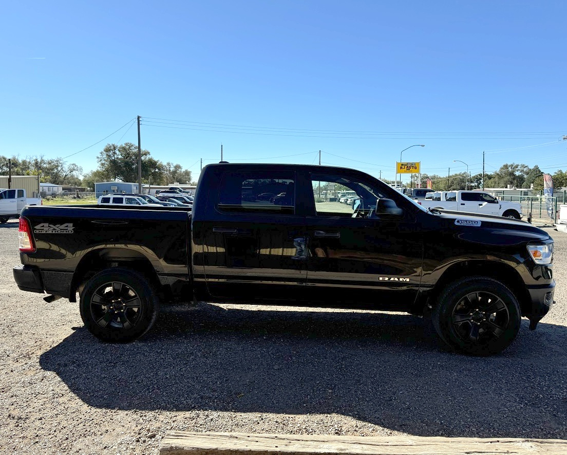 RAM 1500 Tradesman Crew Cab SB 4WD 2022 RAM 1500 Tradesman Crew Cab SB 4WD 2022