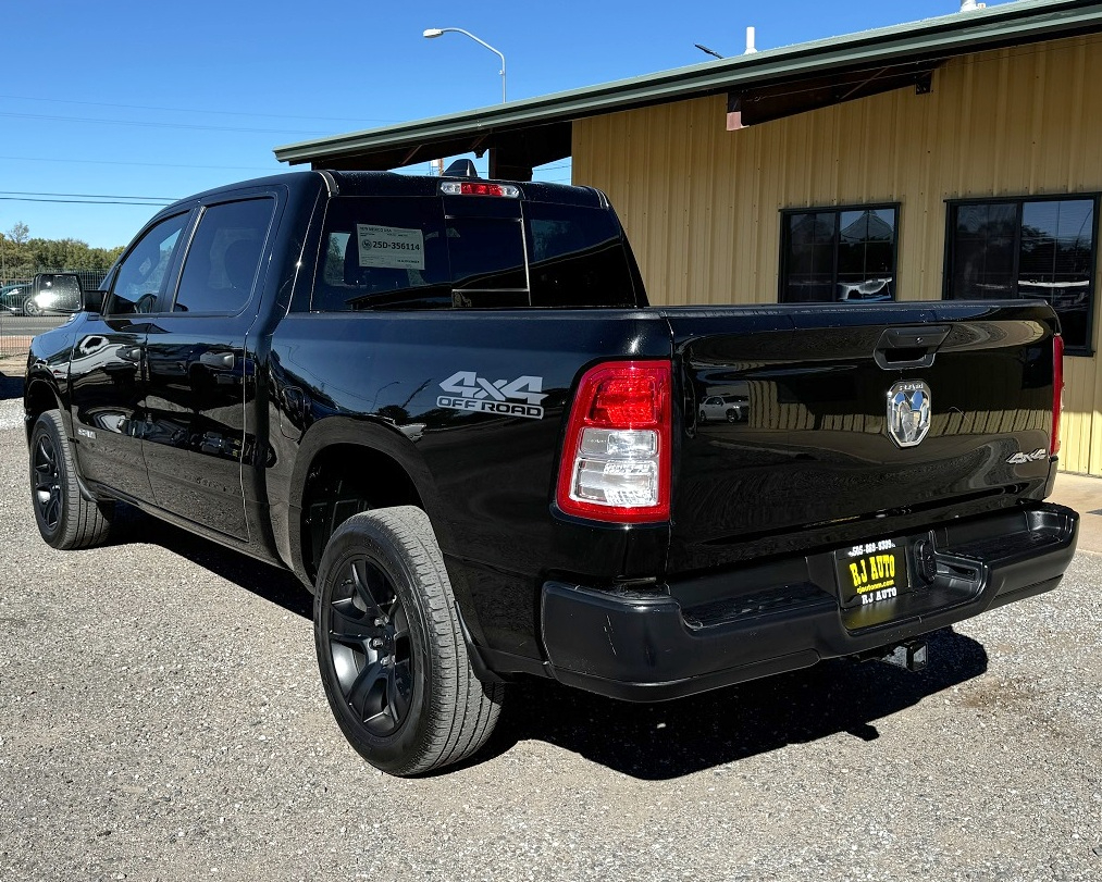 RAM 1500 Tradesman Crew Cab SB 4WD 2022 RAM 1500 Tradesman Crew Cab SB 4WD 2022
