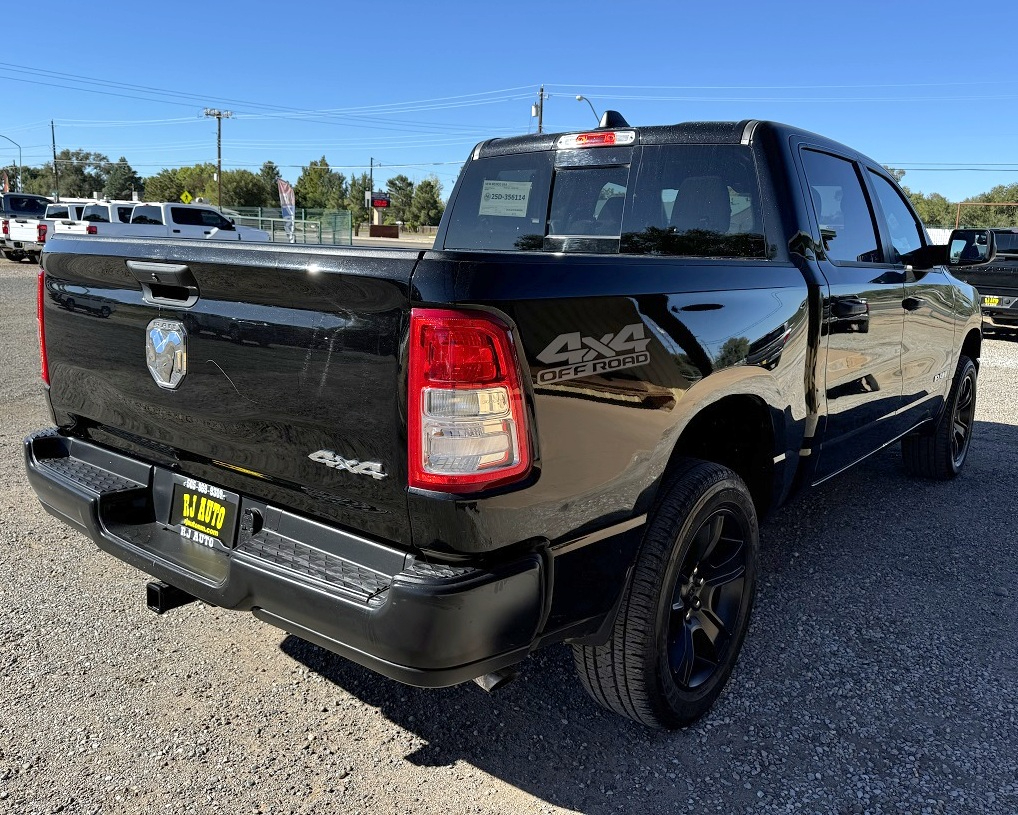 RAM 1500 Tradesman Crew Cab SB 4WD 2022 RAM 1500 Tradesman Crew Cab SB 4WD 2022