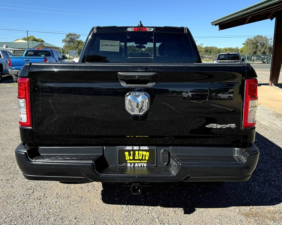 RAM 1500 Tradesman Crew Cab SB 4WD 2022 RAM 1500 Tradesman Crew Cab SB 4WD 2022