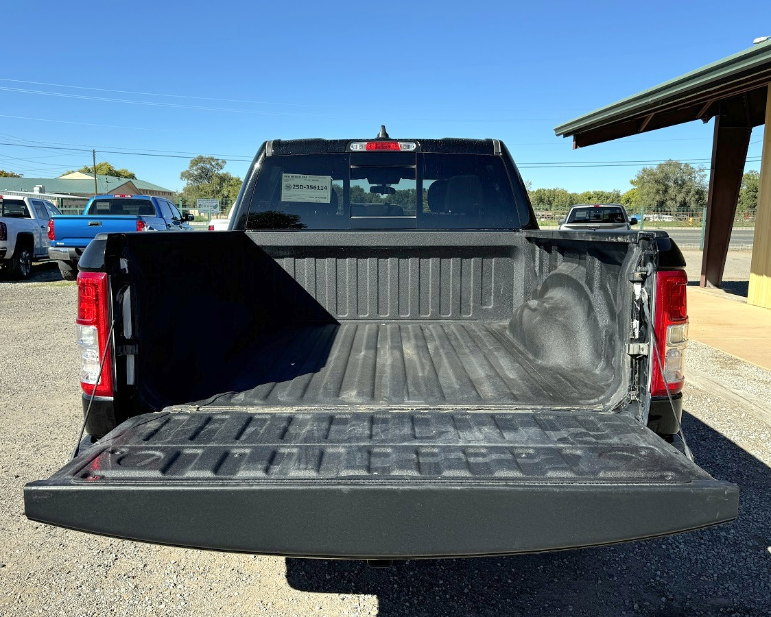 RAM 1500 Tradesman Crew Cab SB 4WD 2022 RAM 1500 Tradesman Crew Cab SB 4WD 2022