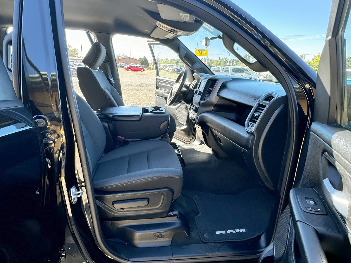 RAM 1500 Tradesman Crew Cab SB 4WD 2022 RAM 1500 Tradesman Crew Cab SB 4WD 2022