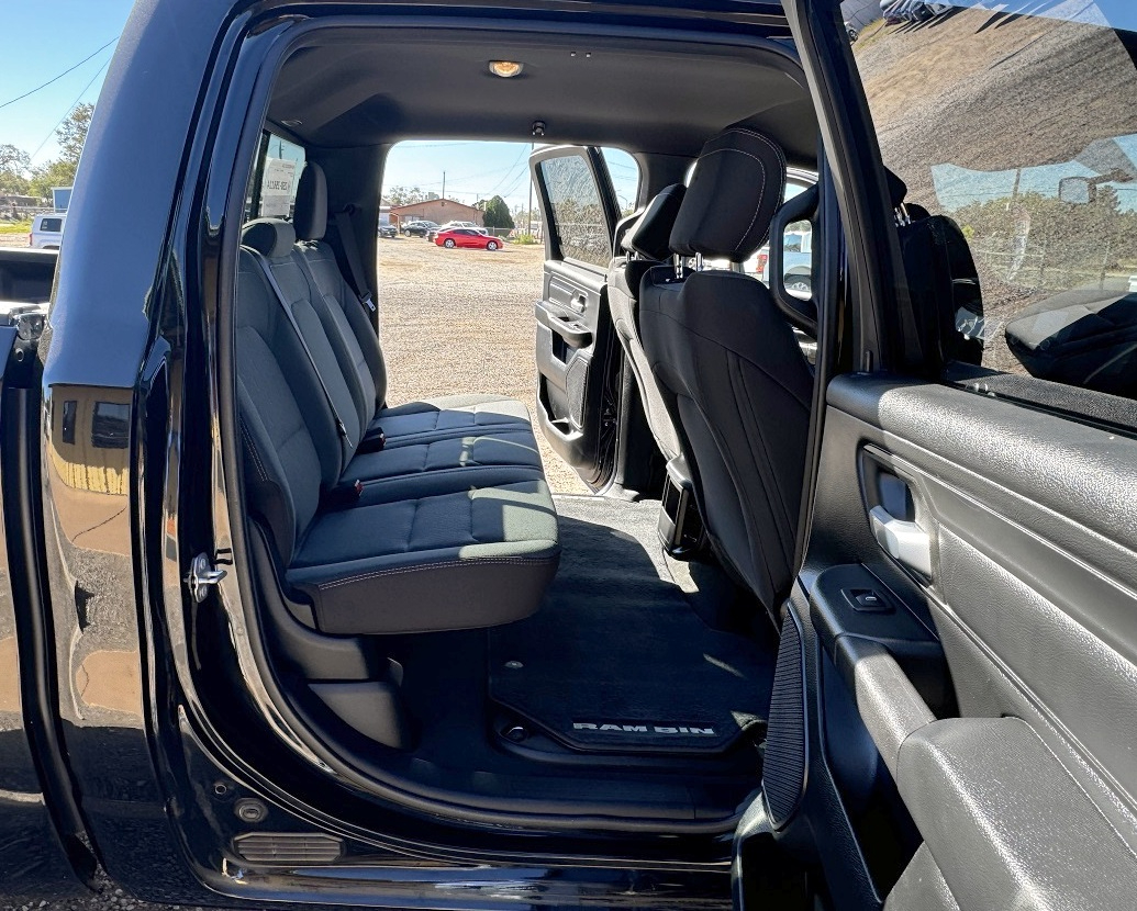 RAM 1500 Tradesman Crew Cab SB 4WD 2022 RAM 1500 Tradesman Crew Cab SB 4WD 2022
