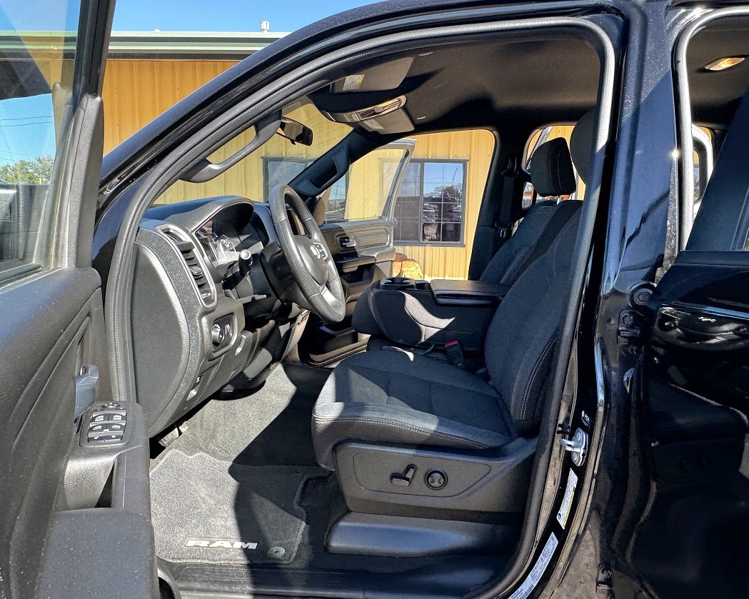 RAM 1500 Tradesman Crew Cab SB 4WD 2022 RAM 1500 Tradesman Crew Cab SB 4WD 2022