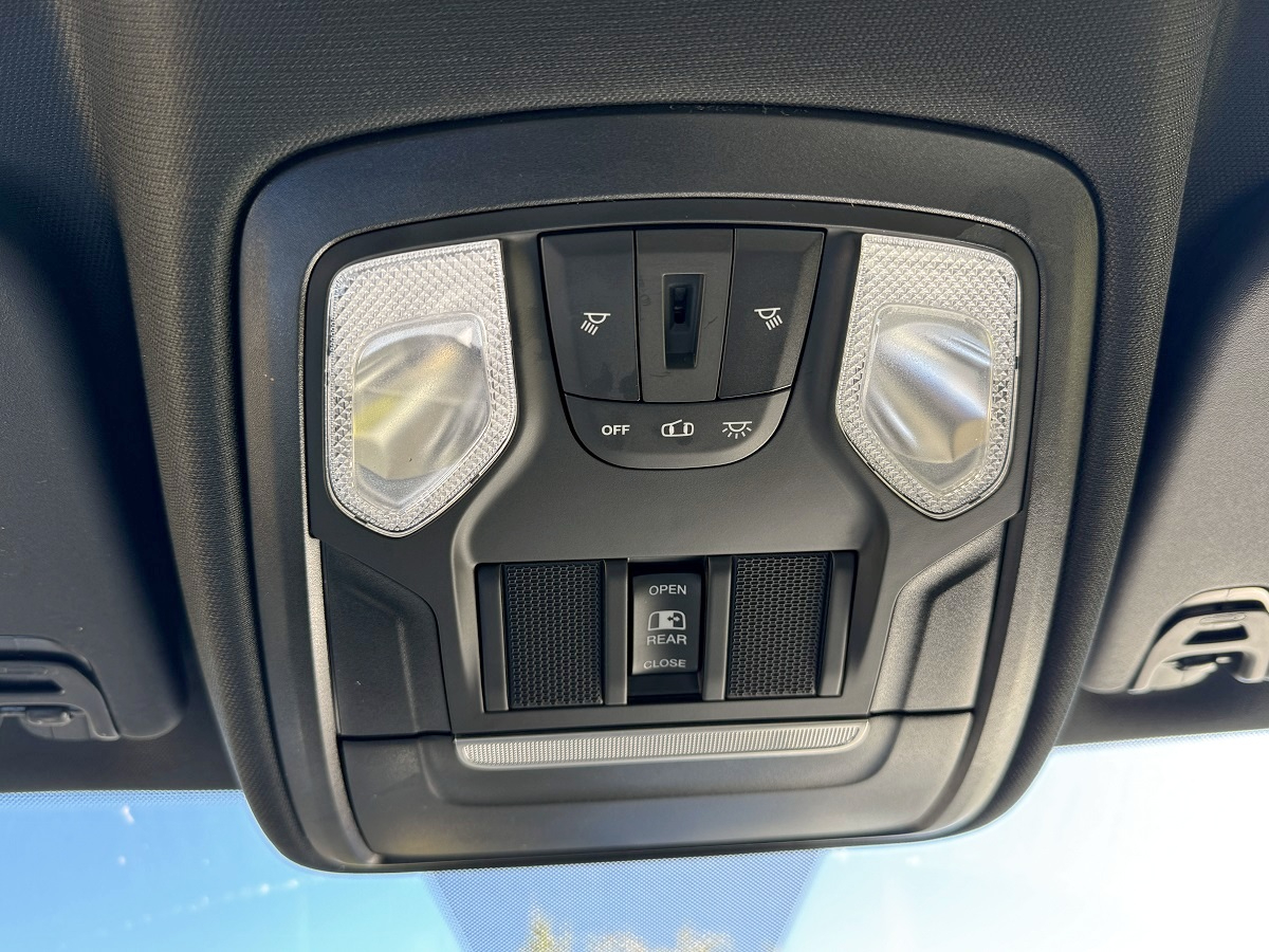 RAM 1500 Tradesman Crew Cab SB 4WD 2022 RAM 1500 Tradesman Crew Cab SB 4WD 2022