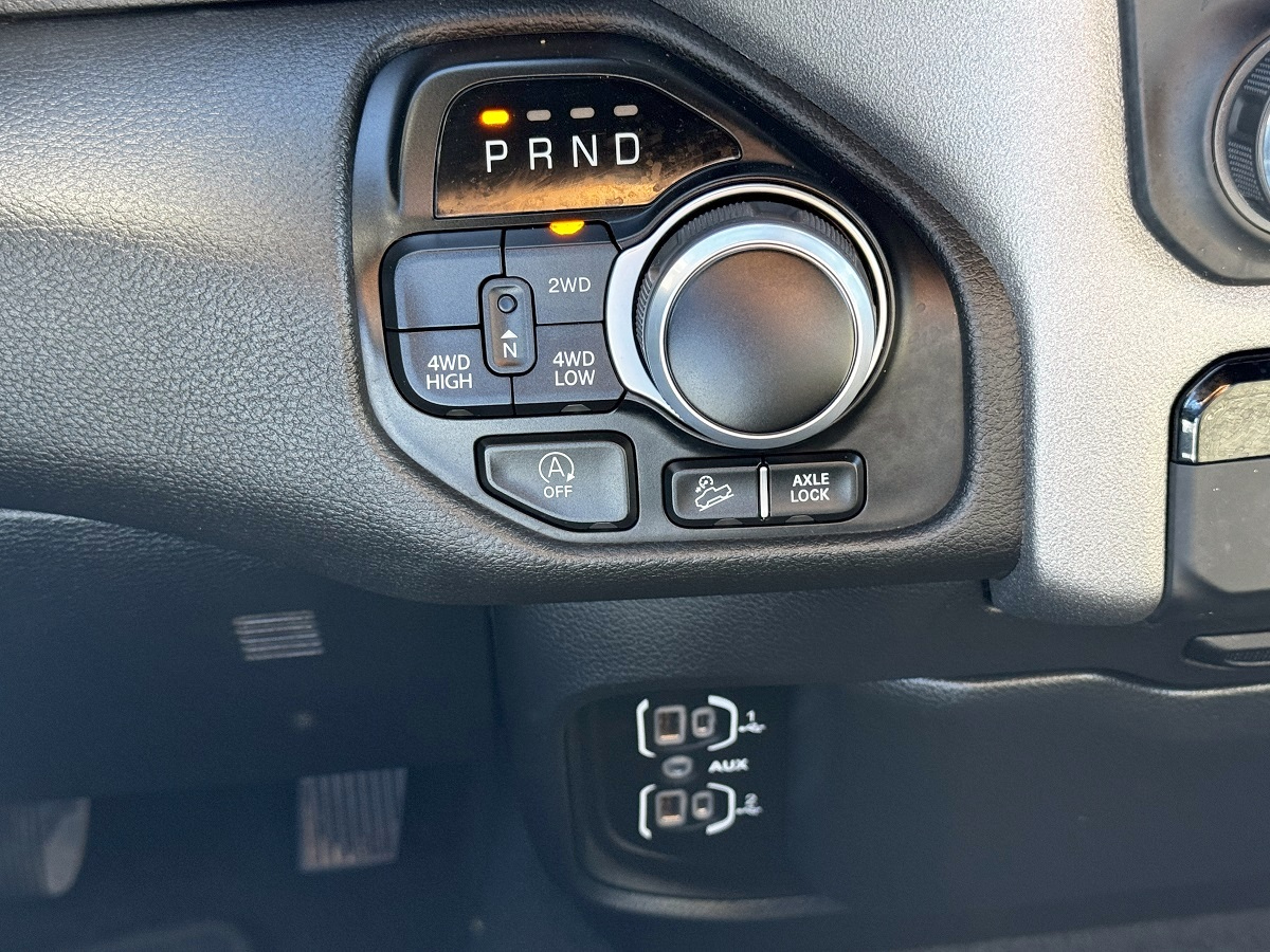 RAM 1500 Tradesman Crew Cab SB 4WD 2022 RAM 1500 Tradesman Crew Cab SB 4WD 2022
