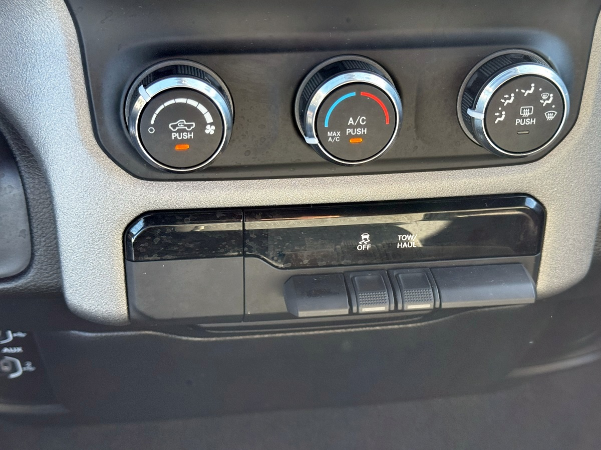 RAM 1500 Tradesman Crew Cab SB 4WD 2022 RAM 1500 Tradesman Crew Cab SB 4WD 2022