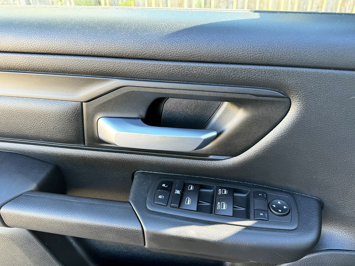 RAM 1500 Tradesman Crew Cab SB 4WD 2022 RAM 1500 Tradesman Crew Cab SB 4WD 2022