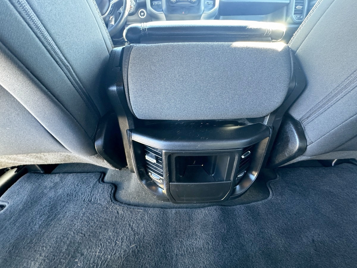 RAM 1500 Tradesman Crew Cab SB 4WD 2022 RAM 1500 Tradesman Crew Cab SB 4WD 2022