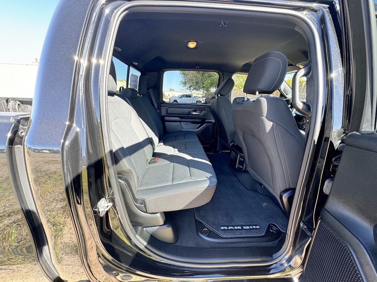 RAM 1500 Tradesman Crew Cab SB 4WD 2022 RAM 1500 Tradesman Crew Cab SB 4WD 2022