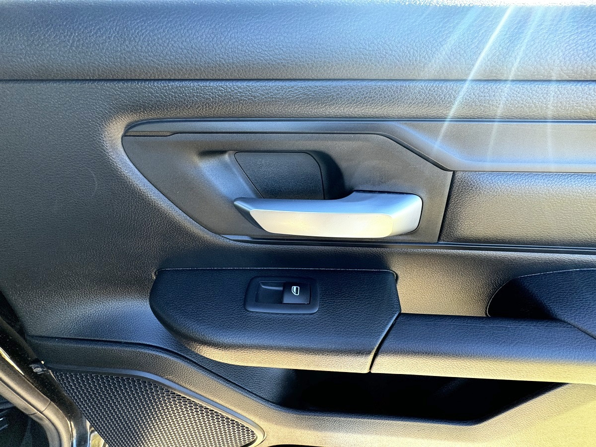 RAM 1500 Tradesman Crew Cab SB 4WD 2022 RAM 1500 Tradesman Crew Cab SB 4WD 2022