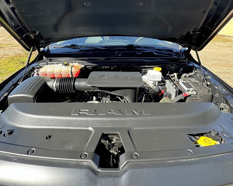 RAM 1500 Tradesman Crew Cab SB 4WD 2022 RAM 1500 Tradesman Crew Cab SB 4WD 2022