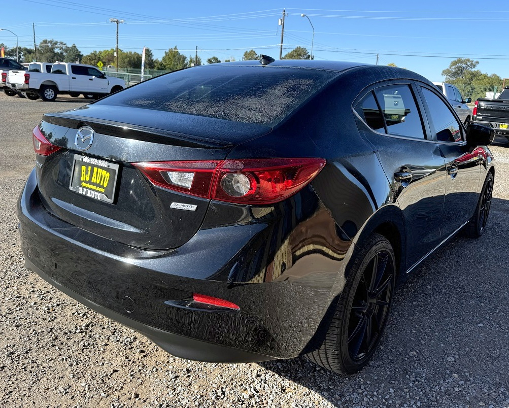 Mazda MAZDA3 i Touring AT 4-Door 2017 Mazda MAZDA3 i Touring AT 4-Door 2017
