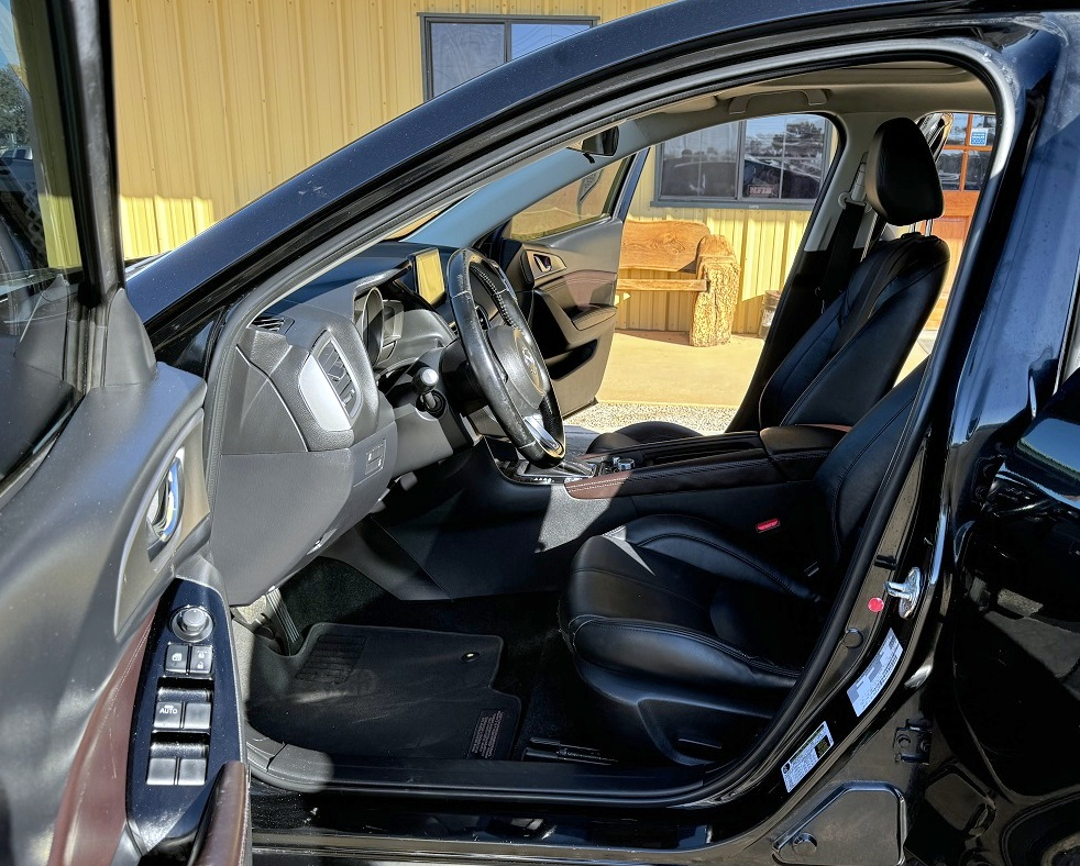 Mazda MAZDA3 i Touring AT 4-Door 2017 Mazda MAZDA3 i Touring AT 4-Door 2017