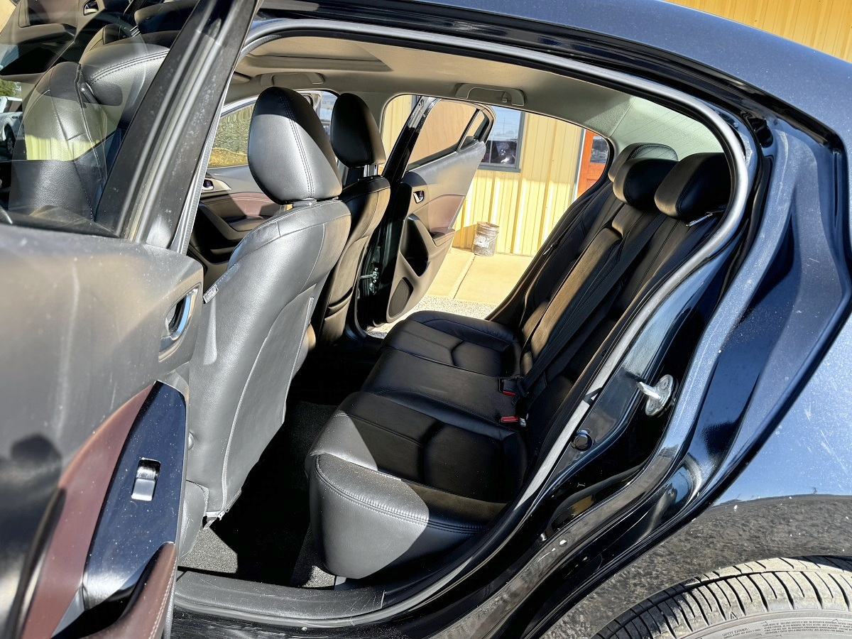 Mazda MAZDA3 i Touring AT 4-Door 2017 Mazda MAZDA3 i Touring AT 4-Door 2017