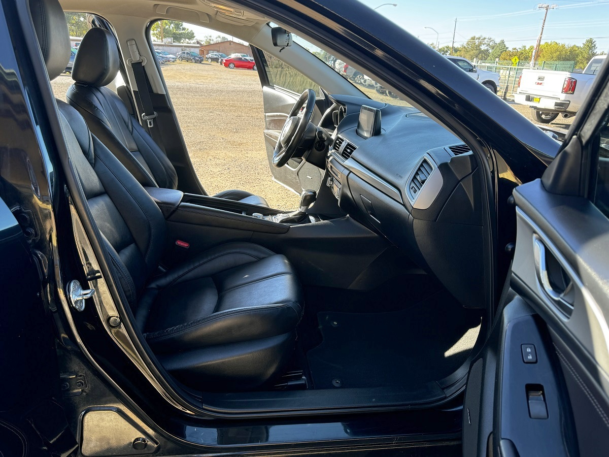 Mazda MAZDA3 i Touring AT 4-Door 2017 Mazda MAZDA3 i Touring AT 4-Door 2017