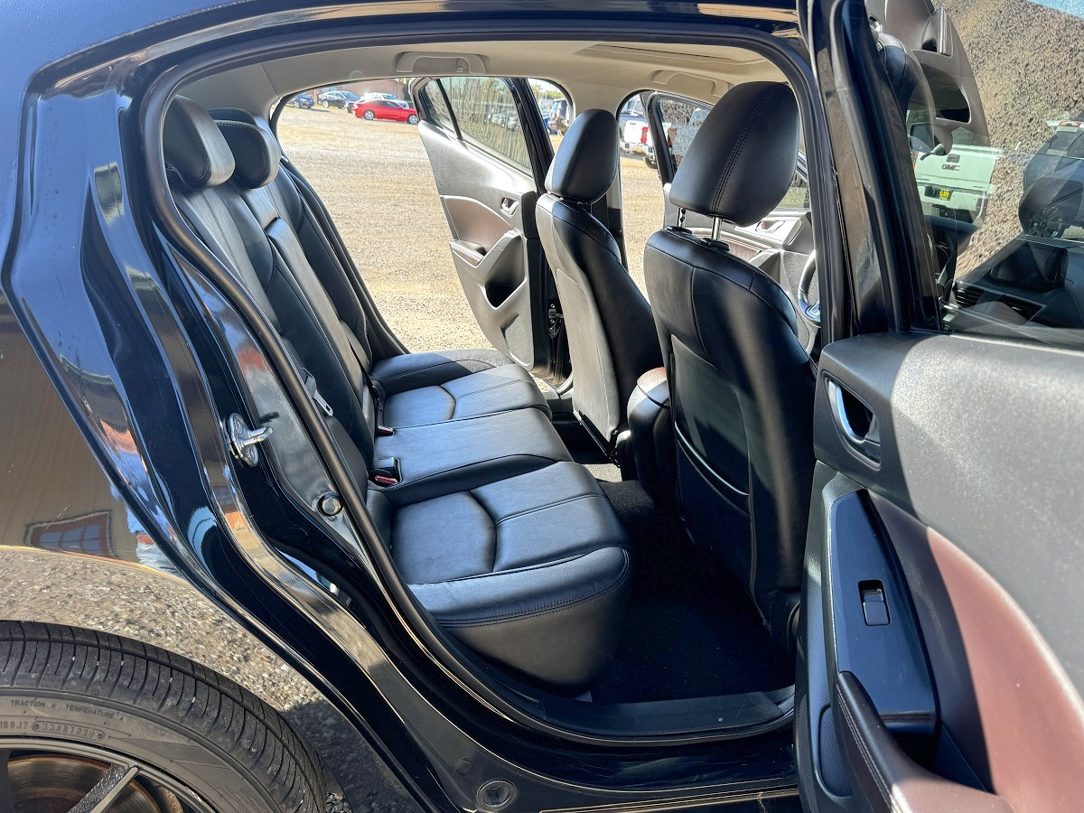 Mazda MAZDA3 i Touring AT 4-Door 2017 Mazda MAZDA3 i Touring AT 4-Door 2017