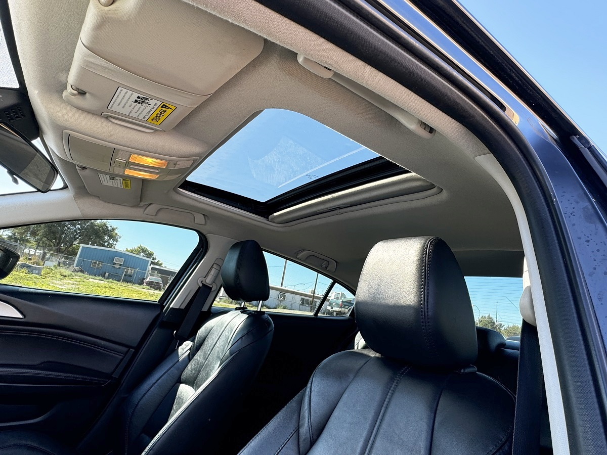 Mazda MAZDA3 i Touring AT 4-Door 2017 Mazda MAZDA3 i Touring AT 4-Door 2017