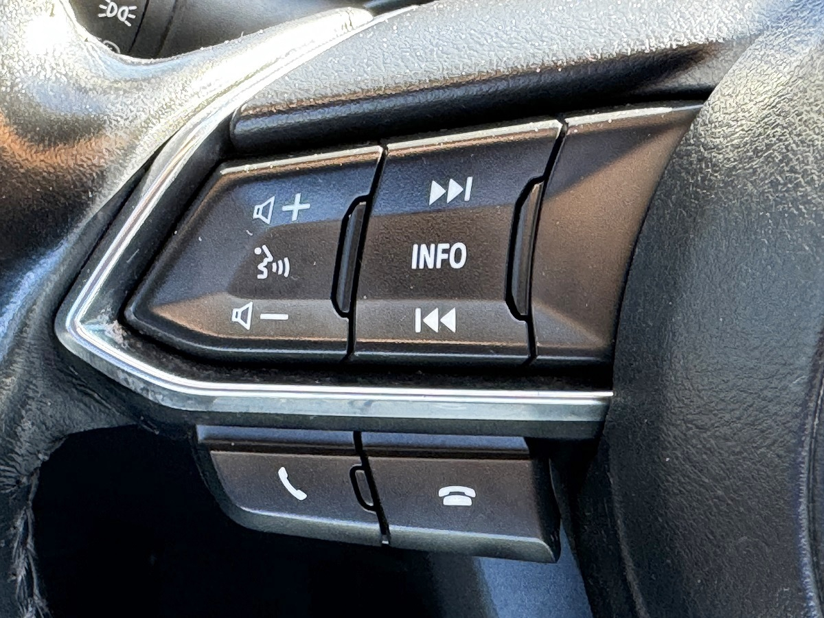 Mazda MAZDA3 i Touring AT 4-Door 2017 Mazda MAZDA3 i Touring AT 4-Door 2017