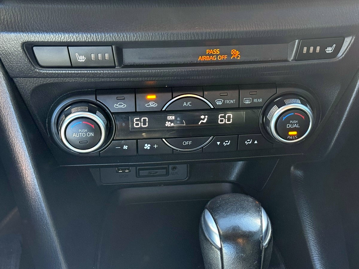 Mazda MAZDA3 i Touring AT 4-Door 2017 Mazda MAZDA3 i Touring AT 4-Door 2017