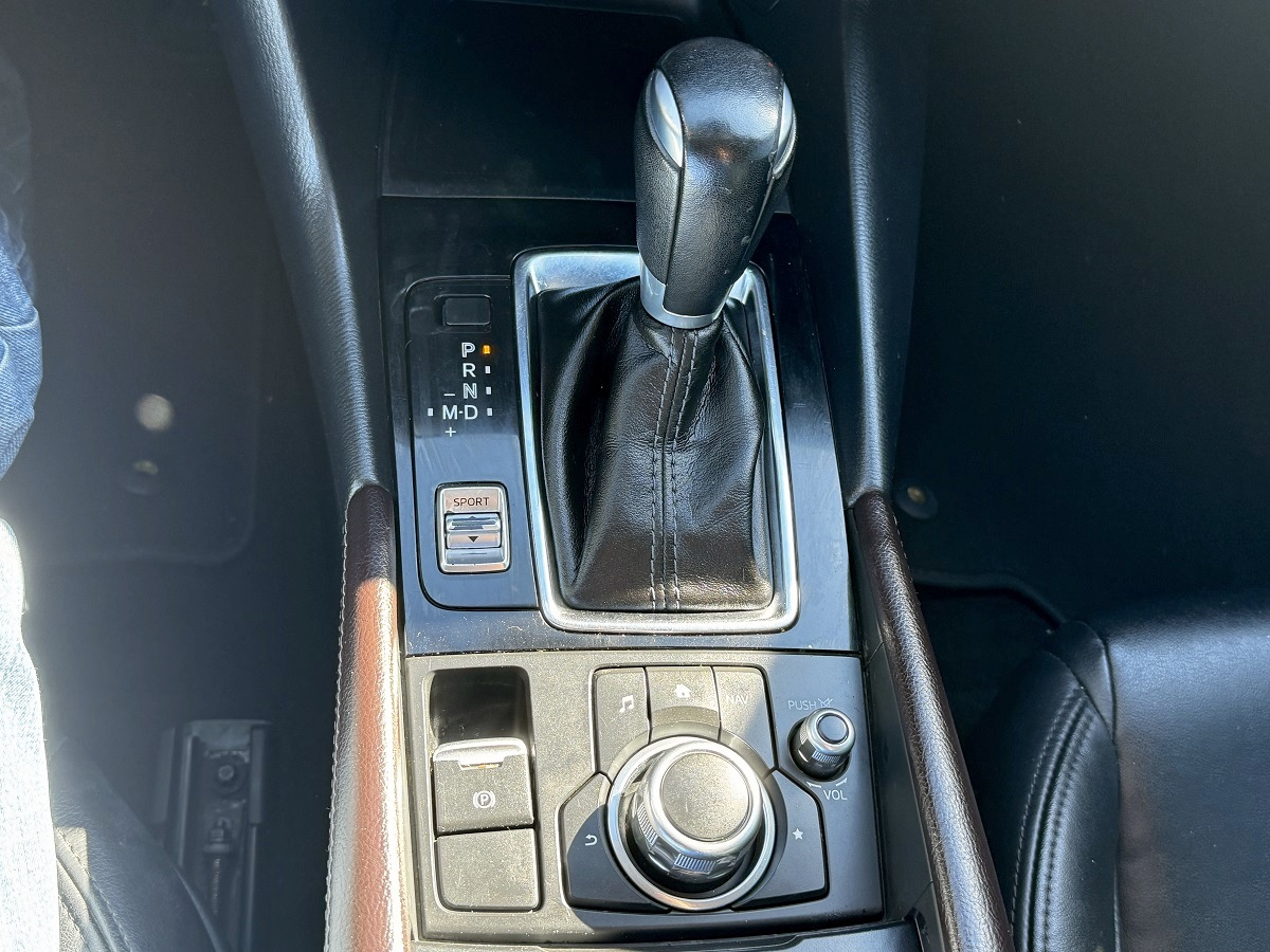 Mazda MAZDA3 i Touring AT 4-Door 2017 Mazda MAZDA3 i Touring AT 4-Door 2017