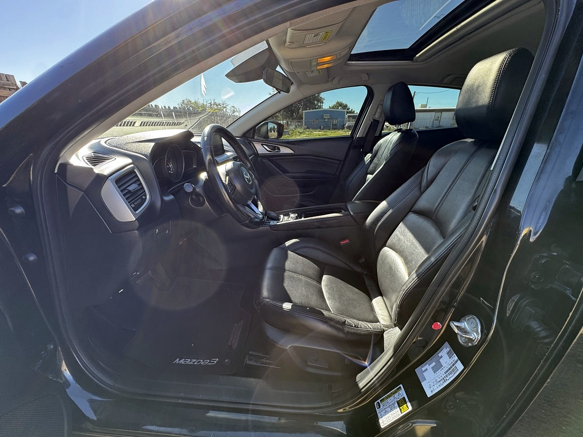 Mazda MAZDA3 i Touring AT 4-Door 2017 Mazda MAZDA3 i Touring AT 4-Door 2017