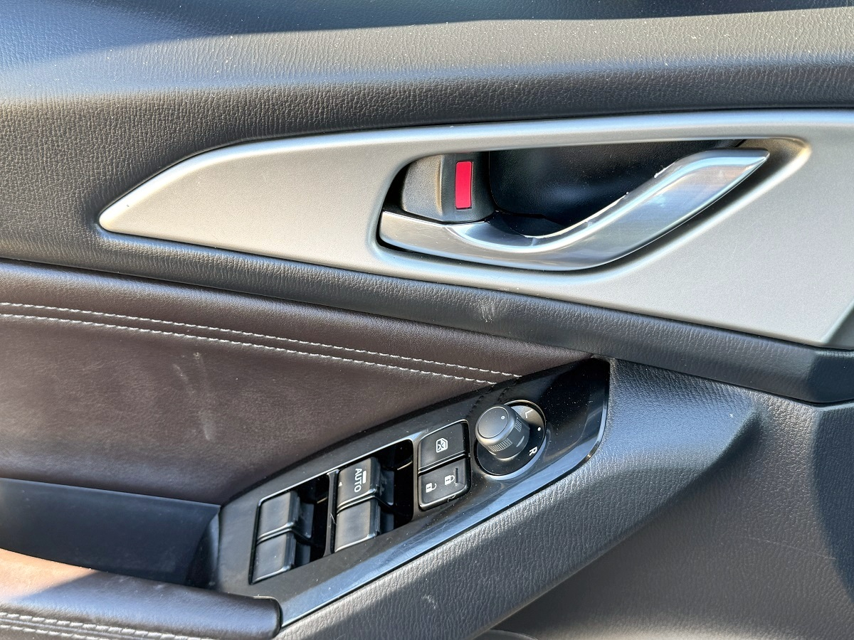 Mazda MAZDA3 i Touring AT 4-Door 2017 Mazda MAZDA3 i Touring AT 4-Door 2017