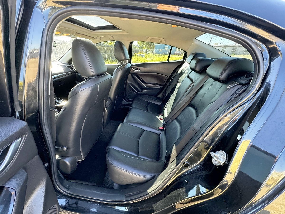 Mazda MAZDA3 i Touring AT 4-Door 2017 Mazda MAZDA3 i Touring AT 4-Door 2017