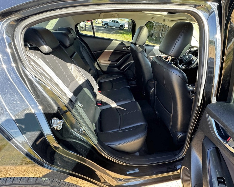 Mazda MAZDA3 i Touring AT 4-Door 2017 Mazda MAZDA3 i Touring AT 4-Door 2017