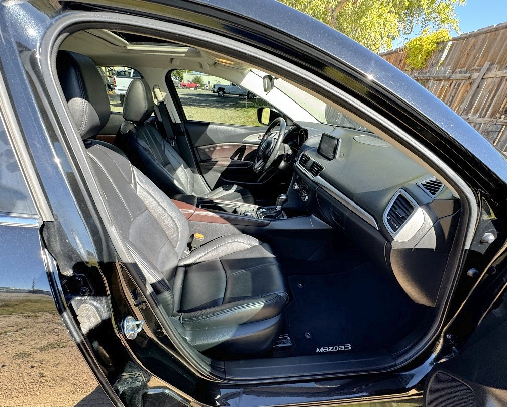 Mazda MAZDA3 i Touring AT 4-Door 2017 Mazda MAZDA3 i Touring AT 4-Door 2017