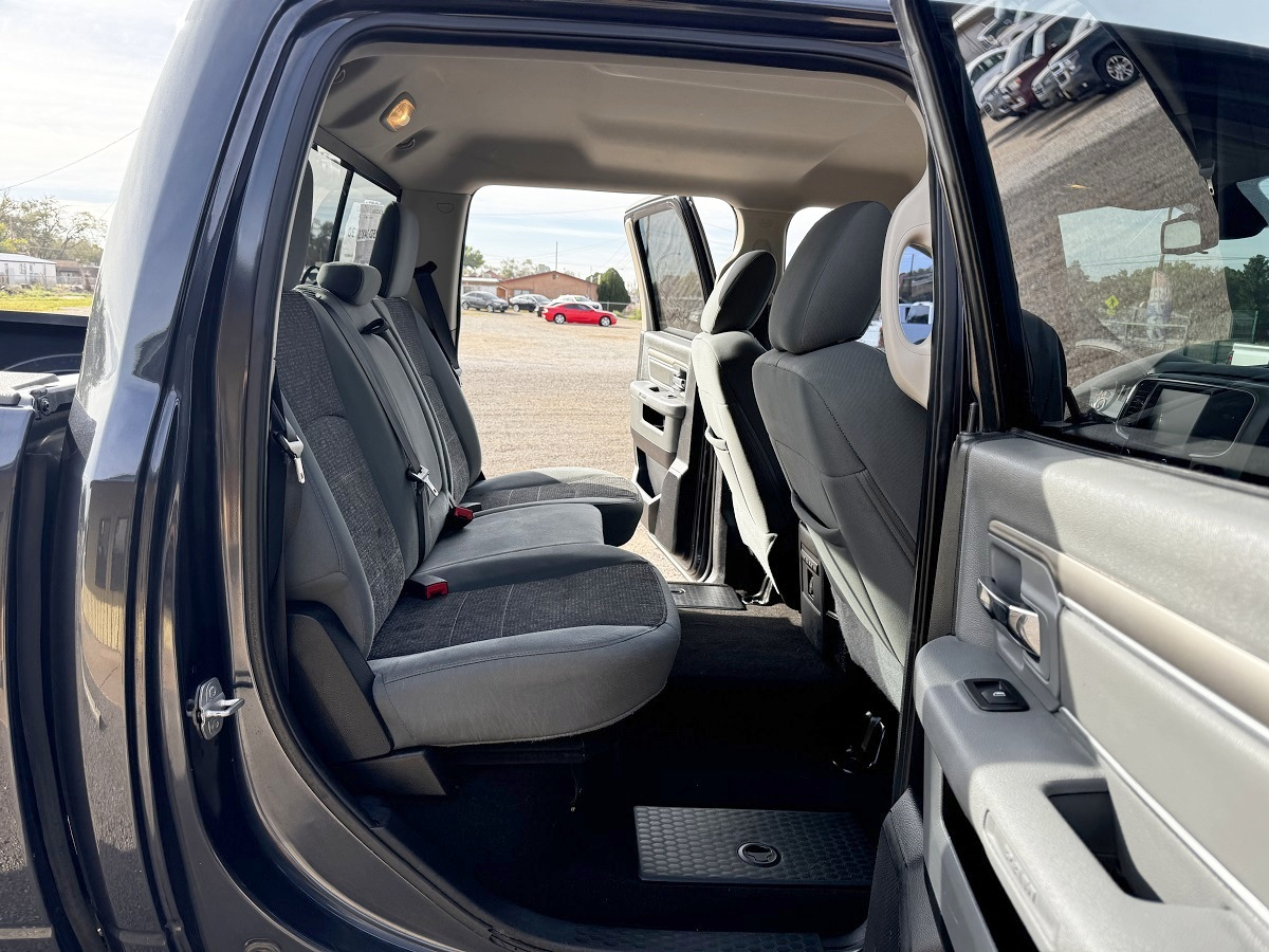 RAM 1500 Big Horn Crew Cab 4WD SWB 2015 RAM 1500 Big Horn Crew Cab 4WD SWB 2015