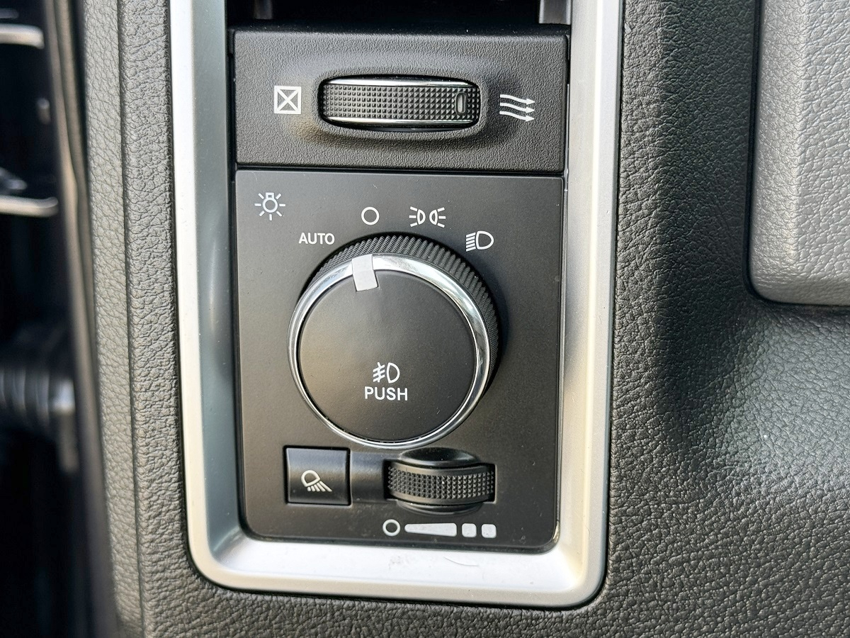 RAM 1500 Big Horn Crew Cab 4WD SWB 2015 RAM 1500 Big Horn Crew Cab 4WD SWB 2015