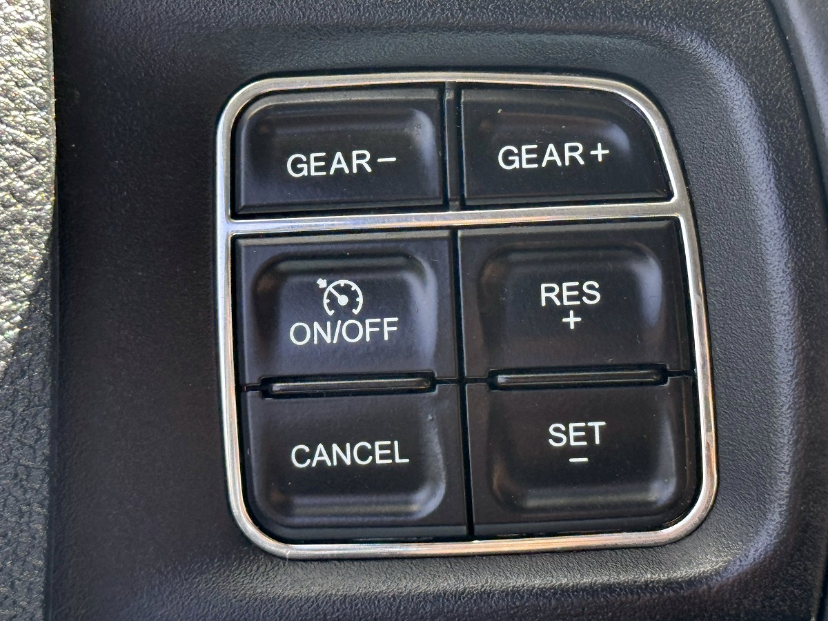 RAM 1500 Big Horn Crew Cab 4WD SWB 2015 RAM 1500 Big Horn Crew Cab 4WD SWB 2015