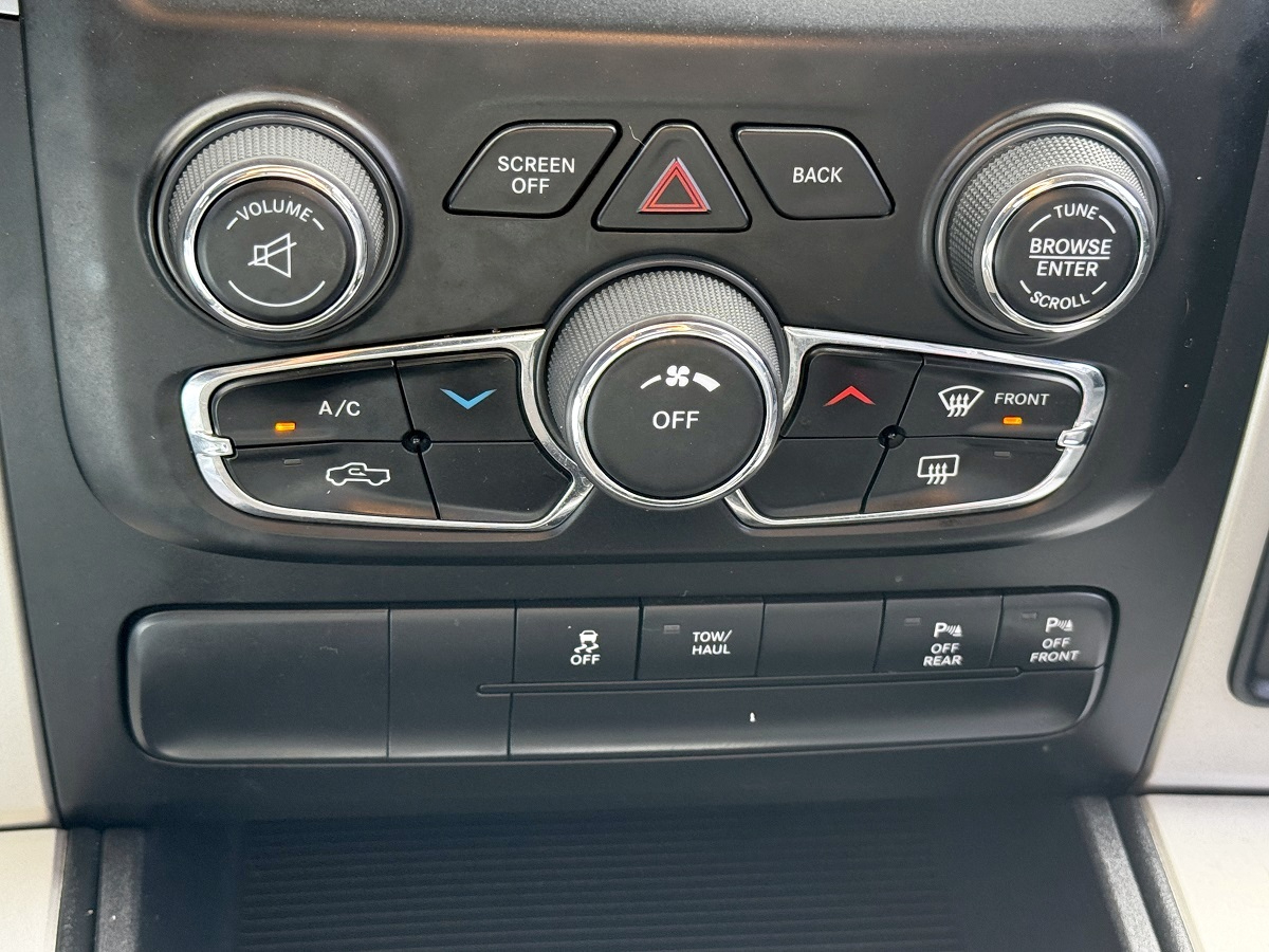 RAM 1500 Big Horn Crew Cab 4WD SWB 2015 RAM 1500 Big Horn Crew Cab 4WD SWB 2015