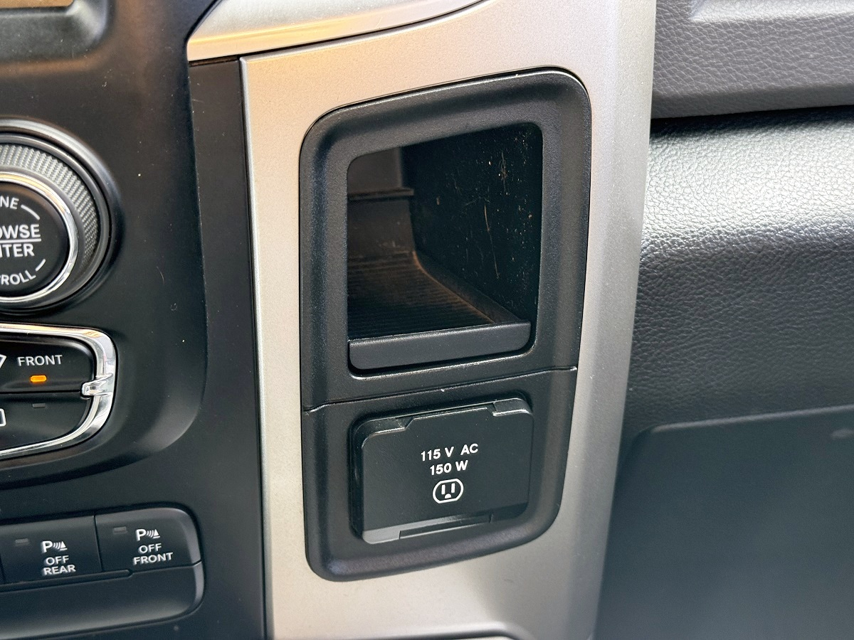 RAM 1500 Big Horn Crew Cab 4WD SWB 2015 RAM 1500 Big Horn Crew Cab 4WD SWB 2015